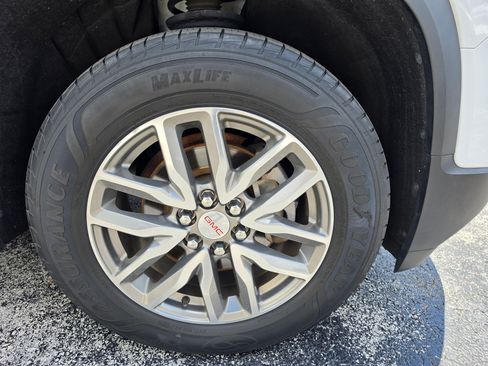 Used 2019 GMC Acadia SLE FWD image 14