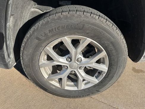 Used 2024 Jeep Grand Cherokee Limited image 11