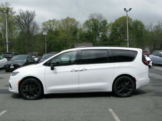Used 2025 Chrysler Pacifica Limited FWD image 9