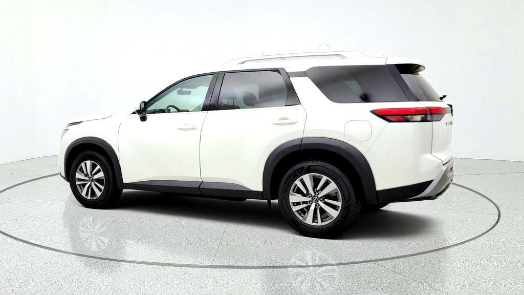 Used 2023 Nissan Pathfinder SL AWD/4WD image 7
