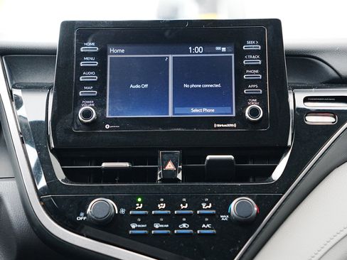 Used 2021 Toyota Camry LE image 17