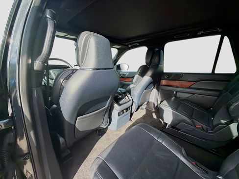 Used 2023 Lincoln Navigator Reserve image 25