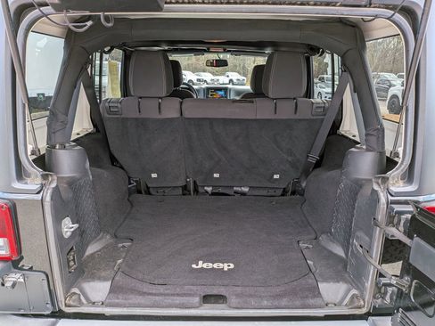 Used 2015 Jeep Wrangler Unlimited Sahara w/ Connectivity Group image 6