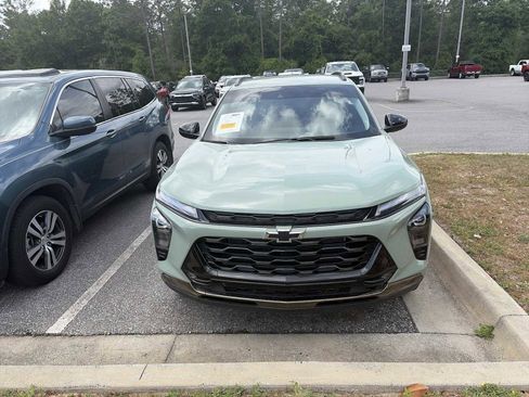 Used 2025 Chevrolet Trax ACTIV w/ Driver Confidence Package FWD image 3