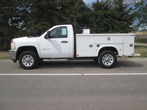 Used 2011 Chevrolet Silverado 2500 W/T AWD/4WD image 12