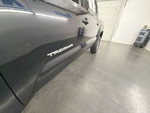 Used 2019 Toyota Tacoma SR5 RWD image 27