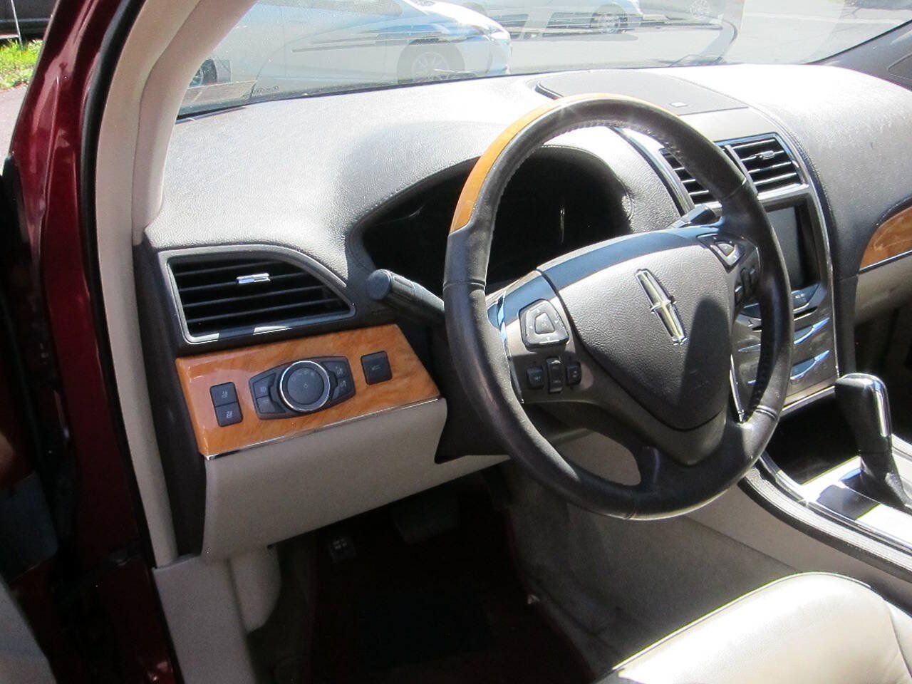 Used 2014 Lincoln MKX AWD w/ Equipment Group 102A image 10