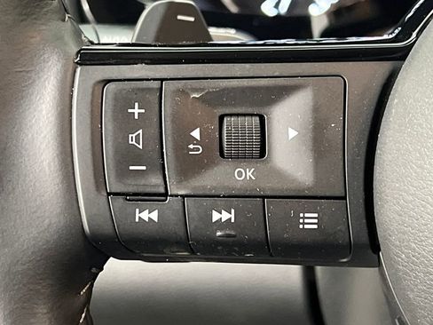 Used 2025 Nissan Pathfinder SL image 43