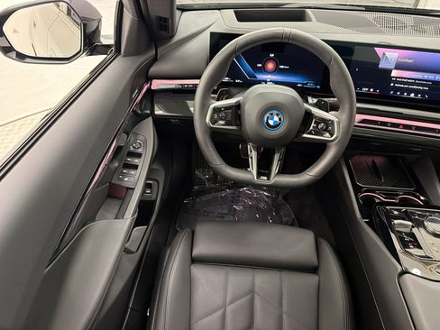 Used 2025 BMW 550e xDrive w/ Premium Package AWD/4WD image 30