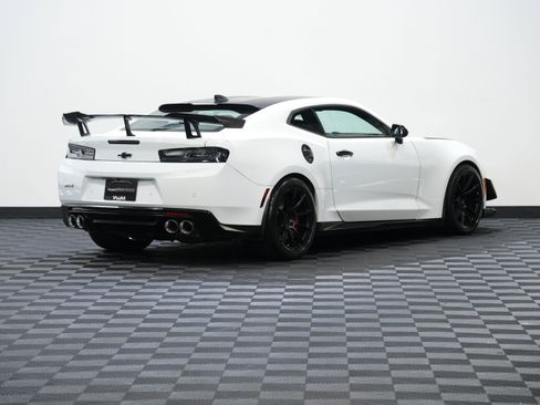 Used 2018 Chevrolet Camaro ZL1 RWD image 6