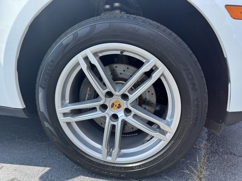 Used 2018 Porsche Macan AWD/4WD image 15