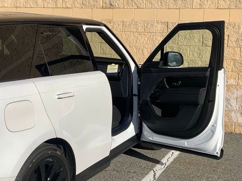 New 2025 Land Rover Range Rover Sport SE image 14