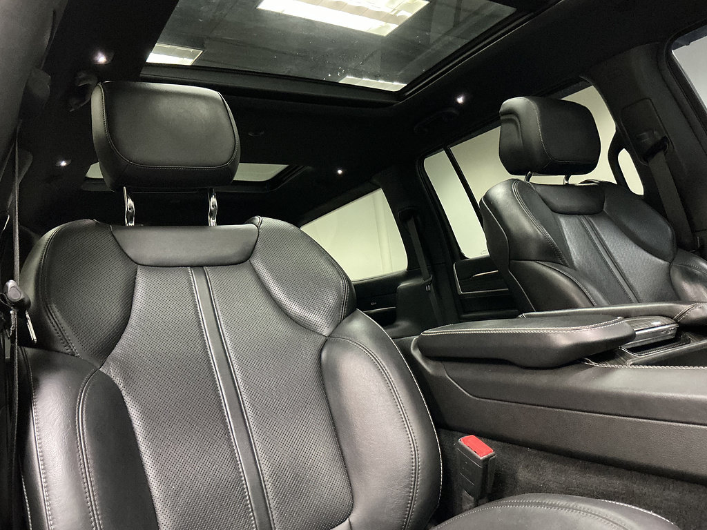 Used 2022 Jeep Wagoneer Series II w/ Premium Group I AWD/4WD image 38