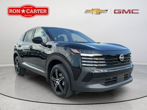 Used 2025 Nissan Kicks SV FWD image 1