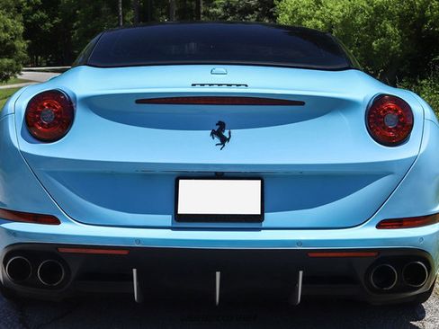 Used 2015 Ferrari California T RWD image 19