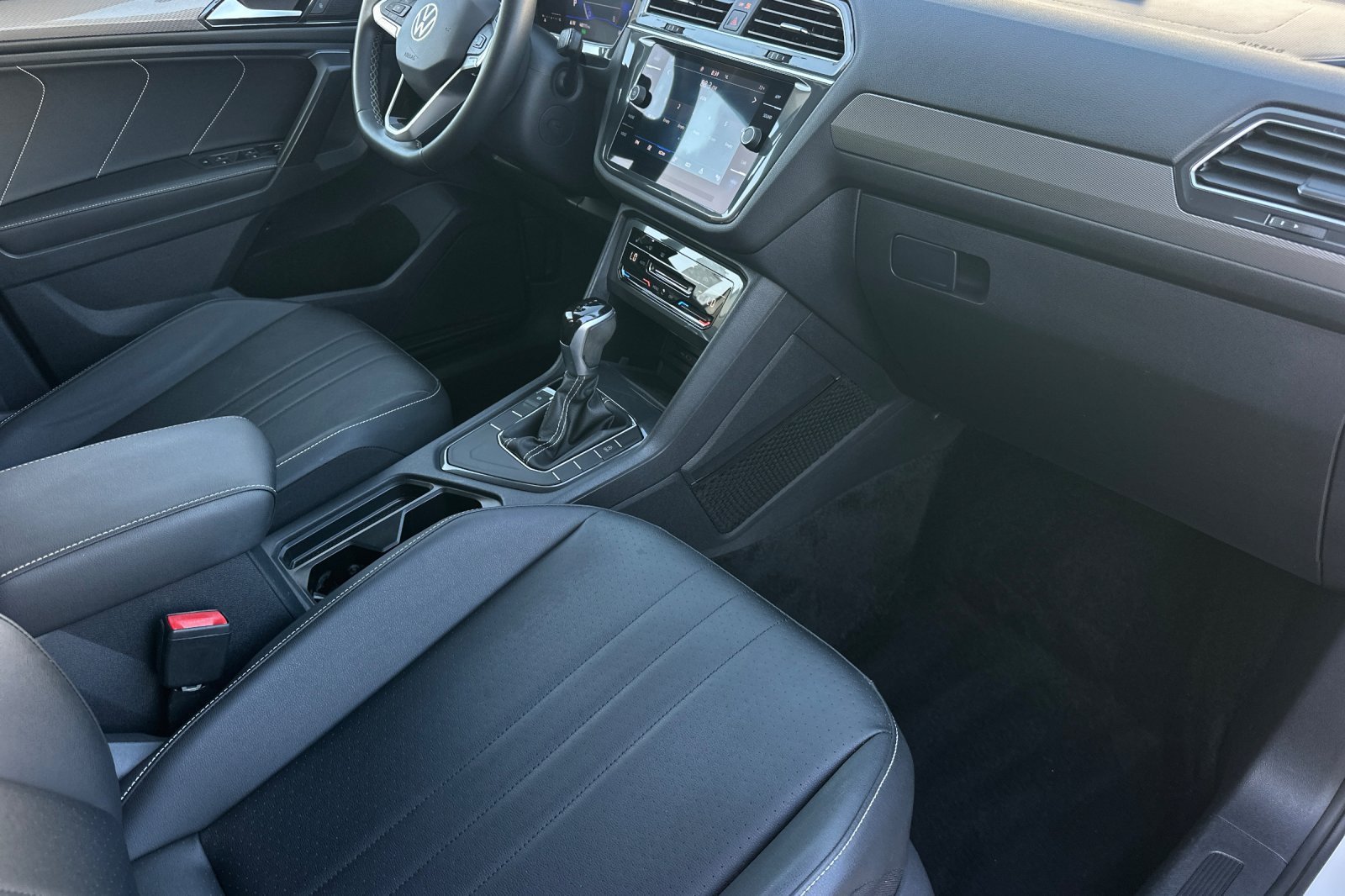 Used 2023 Volkswagen Tiguan SE FWD image 17