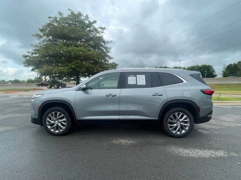 Used 2025 Buick Enclave Preferred w/ Power Package FWD image 4