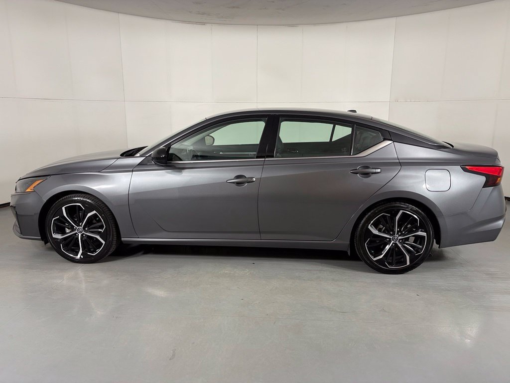 Used 2024 Nissan Altima 2.5 SR FWD image 41