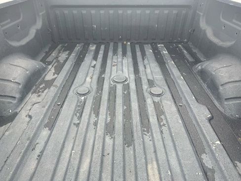 Used 2017 Nissan Titan SV image 29