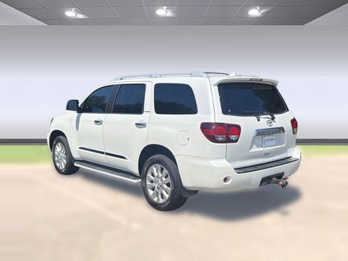 Used 2019 Toyota Sequoia Platinum AWD/4WD image 3