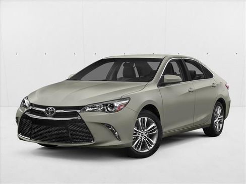 Used 2015 Toyota Camry LE FWD image 1