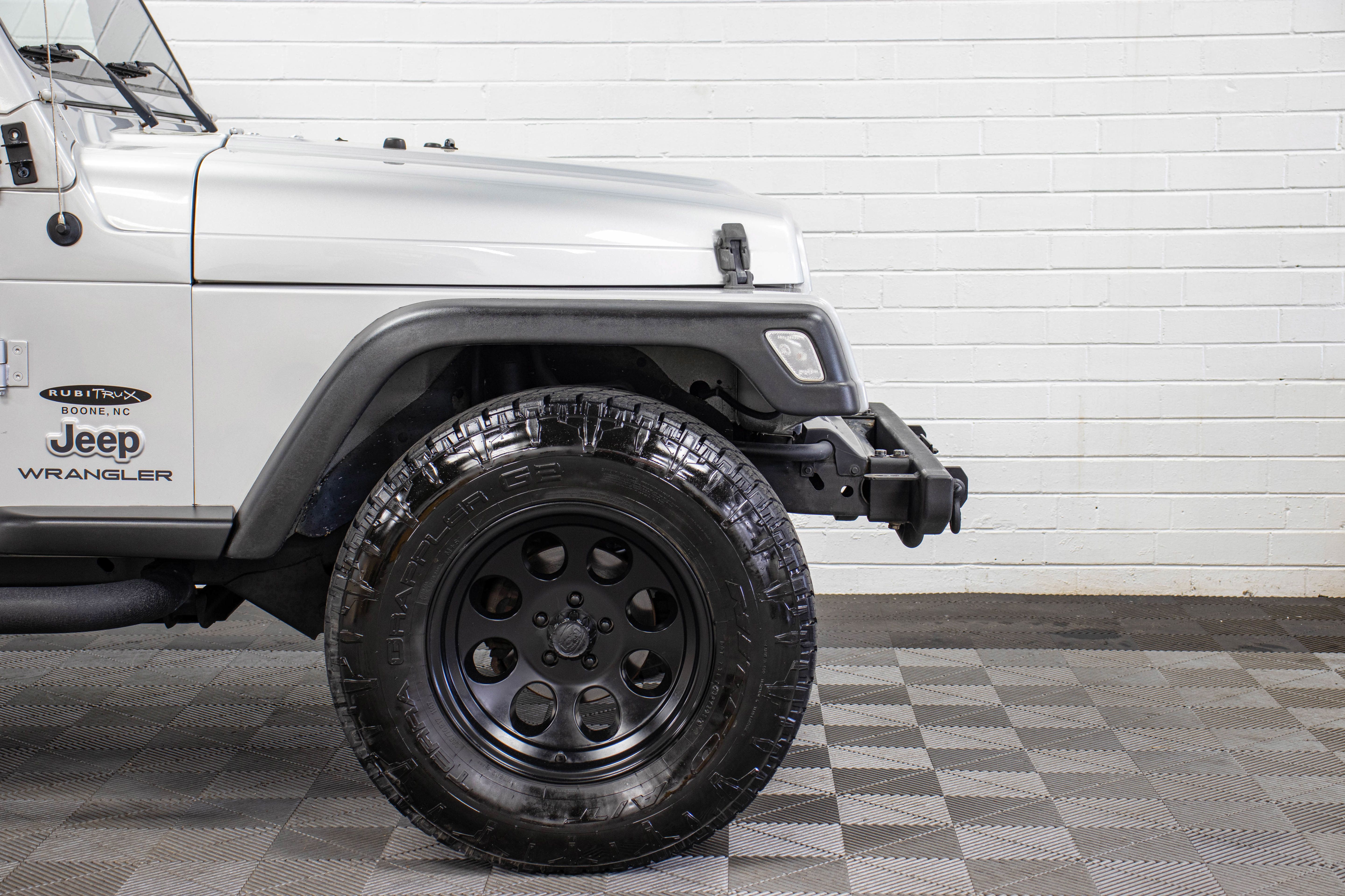 Used 2005 Jeep Wrangler X w/ Tire & Wheel Group (Ecco) AWD/4WD image 10