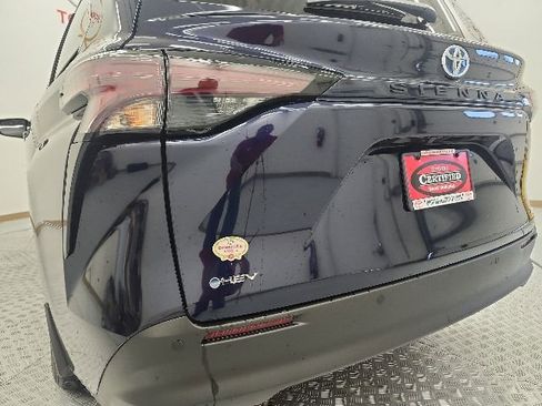 Used 2025 Toyota Sienna XLE FWD image 22