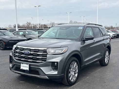 Used 2025 Ford Explorer Active w/ Active Comfort Package AWD/4WD image 7