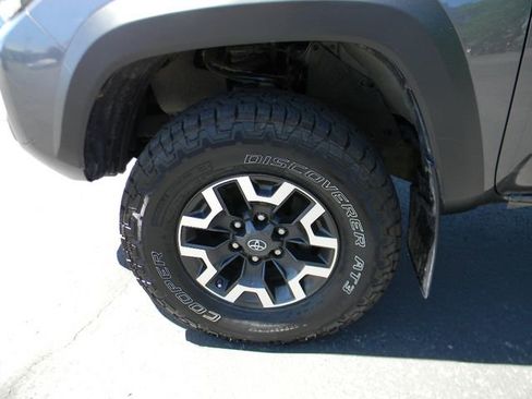 Used 2021 Toyota Tacoma TRD Off-Road w/ Technology Package AWD/4WD image 12