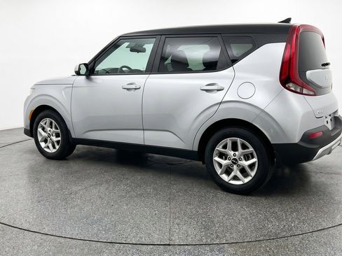 Used 2025 Kia Soul LX w/ LX Technology Package FWD image 6