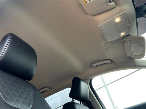 Used 2024 Ford Edge Titanium image 12