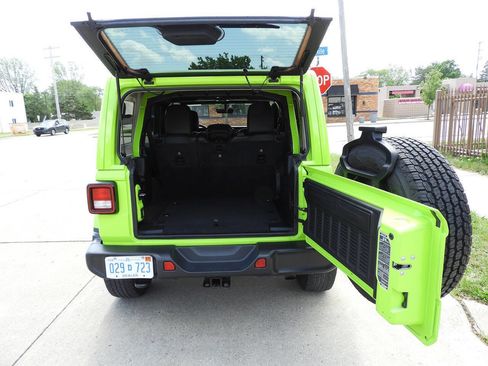 Used 2021 Jeep Wrangler Unlimited Sahara w/ Uconnect 4C Nav & Sound Group AWD/4WD image 25