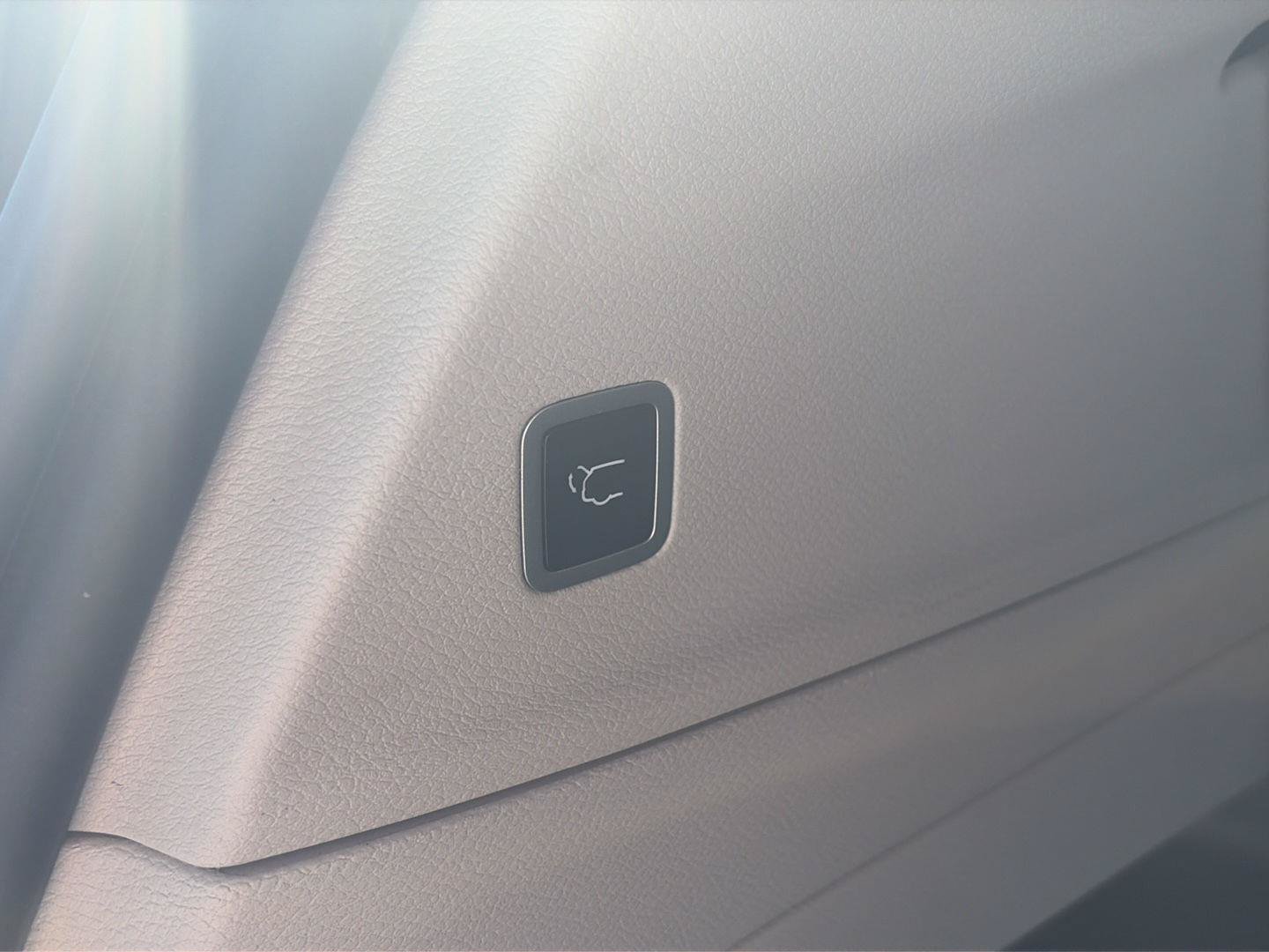 Used 2024 Chrysler Pacifica Touring-L FWD image 18