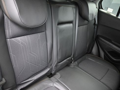 Used 2020 Chevrolet Trax LT w/ LT Convenience Package image 14