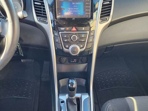 Used 2017 Hyundai Elantra GT image 11