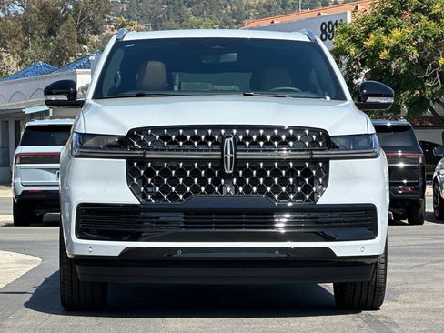New 2026 Lincoln Navigator L Black Label AWD/4WD image 8