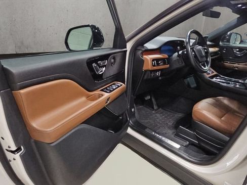Used 2023 Lincoln Aviator Reserve w/ Equipment Group 201A AWD/4WD image 11