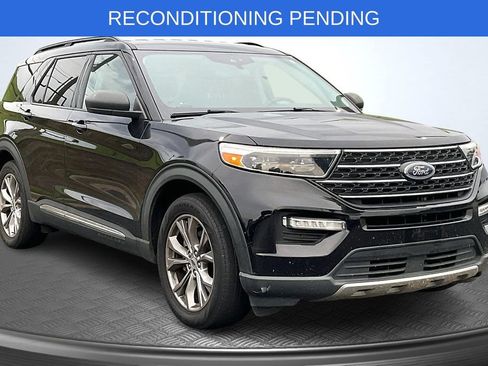 Used 2021 Ford Explorer XLT w/ Equipment Group 202A RWD image 1