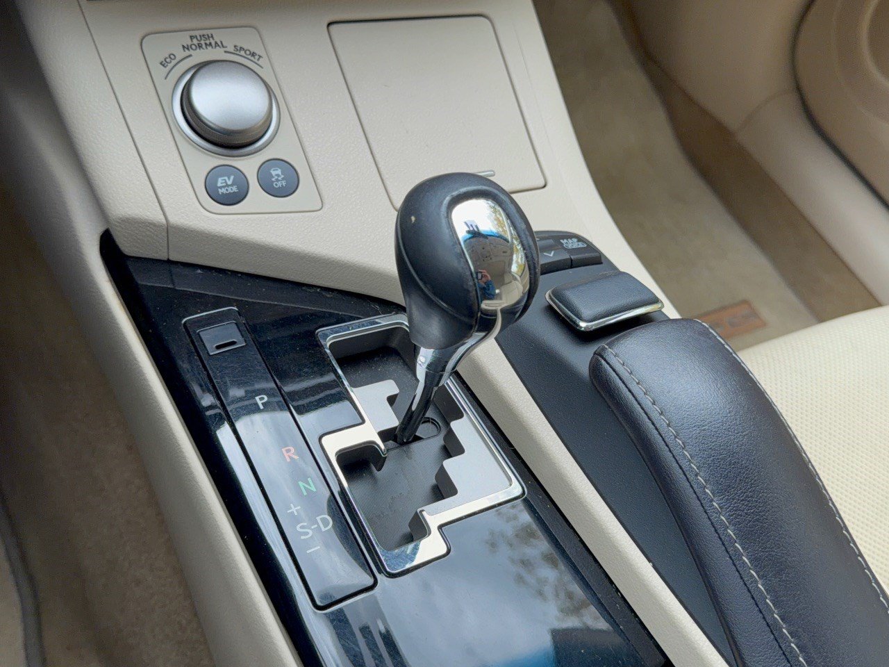 Used 2013 Lexus ES 300h w/ Luxury Pkg FWD image 21