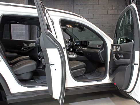 Used 2023 Mercedes-Benz GLS 450 4MATIC image 33