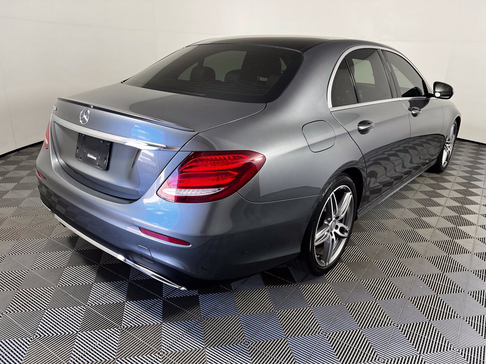 Used 2017 Mercedes-Benz E 300 image 5