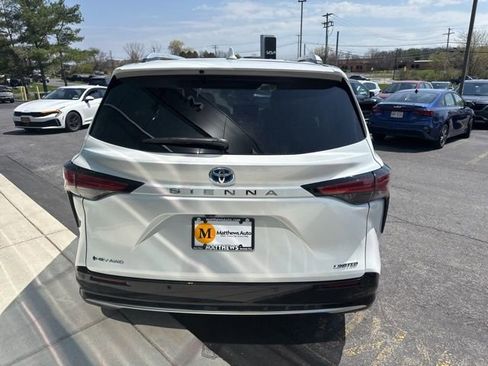 Used 2025 Toyota Sienna Limited AWD/4WD image 6