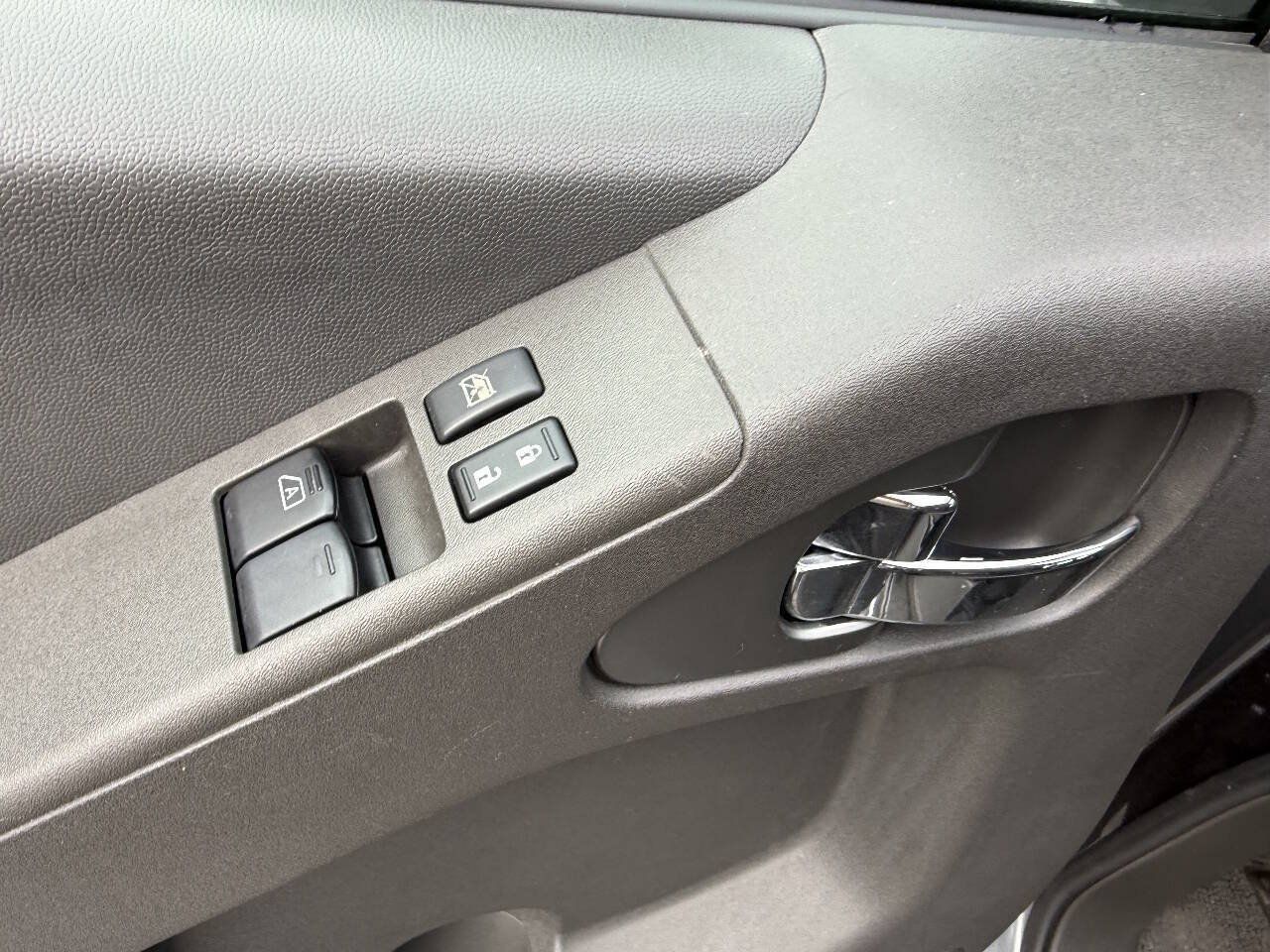 Used 2018 Nissan Frontier SV AWD/4WD image 12