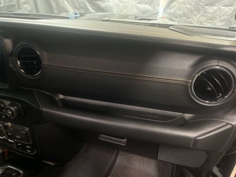 Used 2022 Jeep Wrangler Unlimited Sahara AWD/4WD image 13