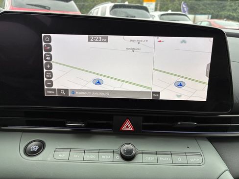 Used 2025 Hyundai Elantra Limited FWD image 31