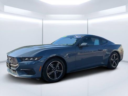 Used 2025 Ford Mustang Coupe RWD image 7