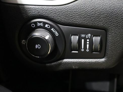 Used 2015 Jeep Cherokee Trailhawk image 32