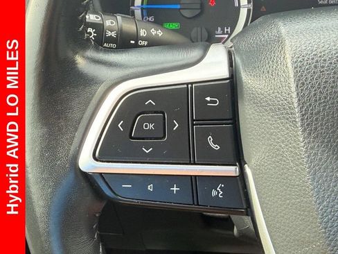 Used 2023 Toyota Highlander LE AWD/4WD image 21