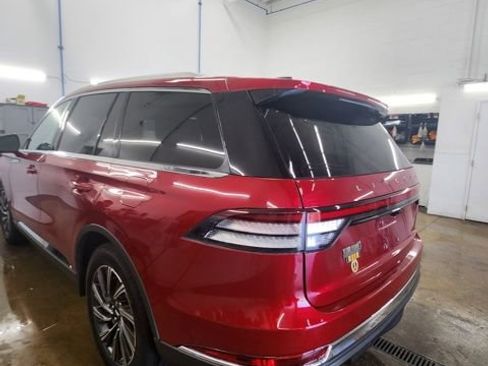 Used 2025 Lincoln Aviator AWD image 4