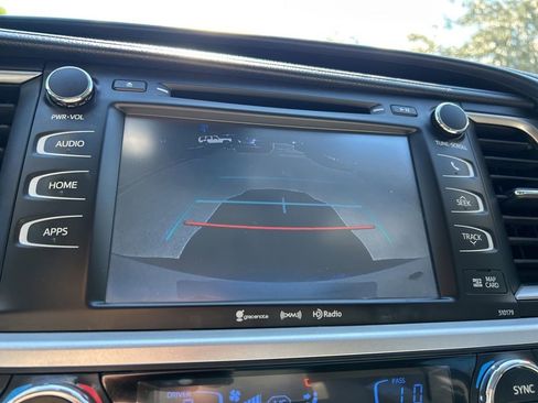 Used 2017 Toyota Highlander XLE image 35